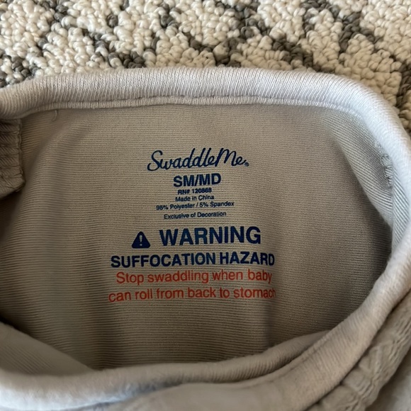 SwaddleMe Original Soft & Cozy Velboa Swaddle Wrap - Picture 3 of 5